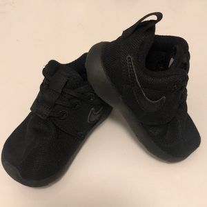 Baby/toddler Nike sneakers size 4